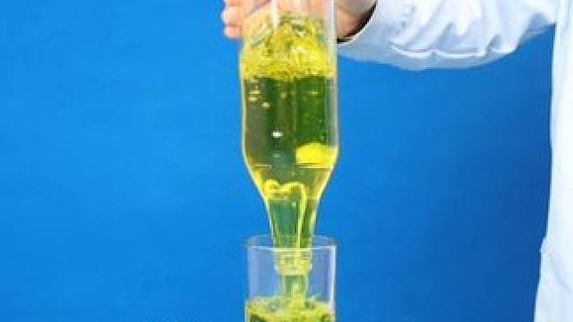 听说你物理很厉害？那就带孩子一起玩转科学吧，300多个小实验，600多物理化知识点，提升孩子物理化思