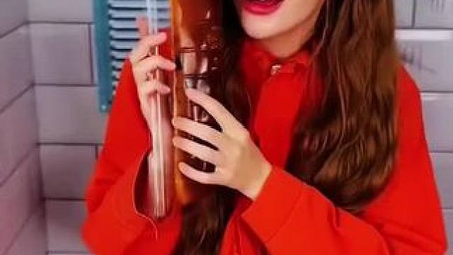 把软糖变成另外一种形态，终于把保安蒙骗过去了！#看一遍笑一遍 #意想不到的结局 #老外真会玩#专治不