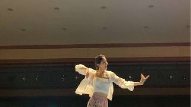 你的 容颜 犹如花开
风华唱绝代
#等什么君醉春风 #醉春风舞蹈挑战