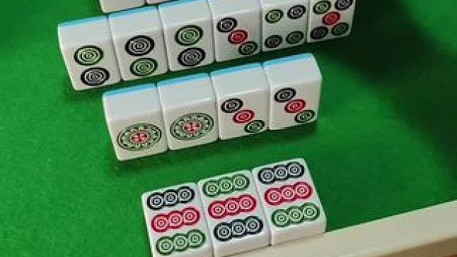 这回没炸胡吧！#红中血流 #纯正家乡麻将 #JJ麻将小游戏 #麻将麻将抖起来 #小麻将解心宽