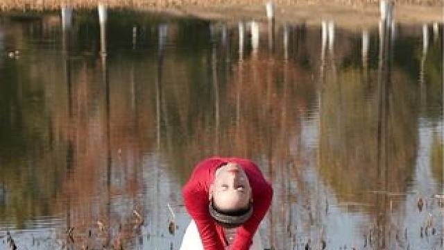 一个体式让你的后背又薄又直，气质满满，但是要循序渐进，注意安全，一步一进阶#瑜伽 #瑜伽教程