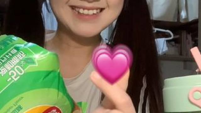 #搞怪日常 #吃货日常 #女大学生 #脑汁分你一半 #眼镜女孩