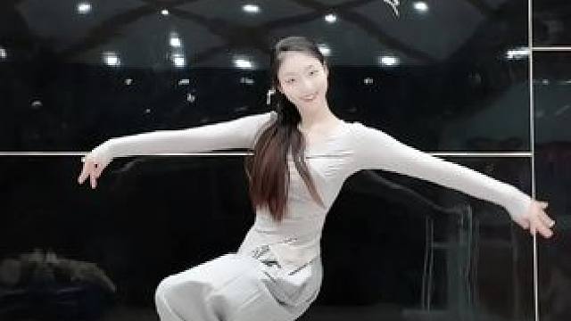 #古典舞 #国风古韵 #上春山舞蹈 @DOU+小助手 @DOU来跳舞 我也来上春山了⛰️