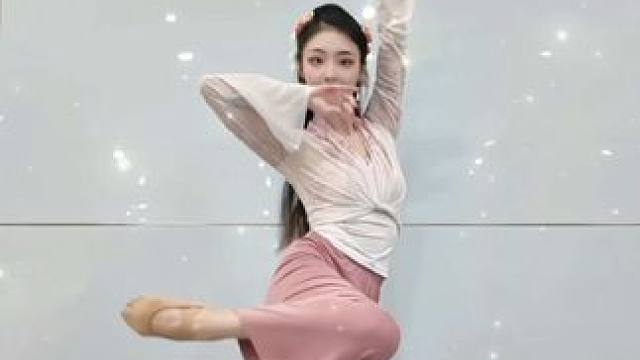 #广寒宫 #爱舞蹈爱生活 #国风美永不过时 @DOU+小助手 @DOU来跳舞 限定小兔子上线～人生进