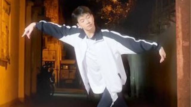 “我本可以沉默，但万一就差我一个呢” #春天啊暖阳啊快些来吧 #拒绝校园霸凌 #户外舞蹈 #男高 #