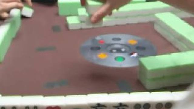 #长沙麻将 #纯正家乡麻将 #JJ麻将小游戏 我就想问问你们打牌的时候牌到桌面了，你要胡，你准别人收