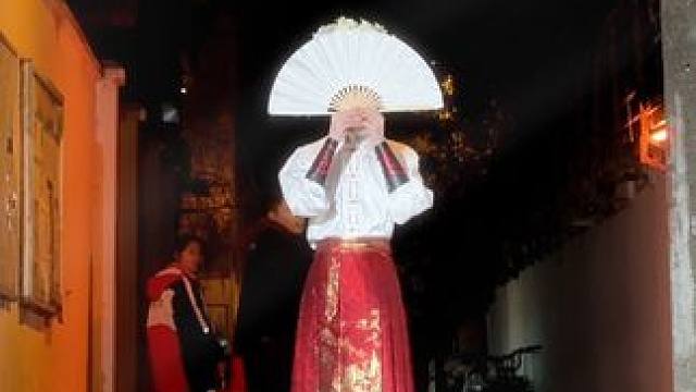 春天是适合簪花的季节 #簪花 #国风 #古典舞 #户外舞蹈 #折枝花满衣