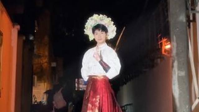 遇到本少爷阁下如何应对？ #簪花 #剑舞 #国风 #牵丝戏 #户外舞蹈