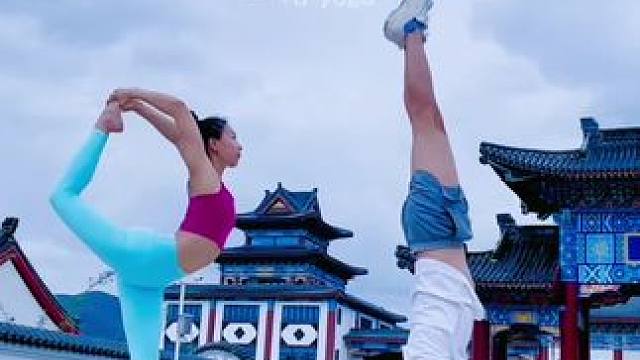 练瑜伽一半是生活，一半是感悟我们不断地与身体和内心和解不断地遇见更好的自己。#瑜伽 #零基础学瑜伽 