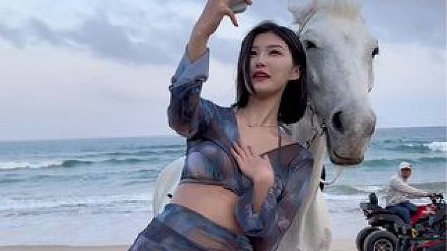 #完美身材 #美女车模 #游泳正常穿搭无不良引导 #海边穿搭无不良引导 #大长腿@程儿 @程儿今天开