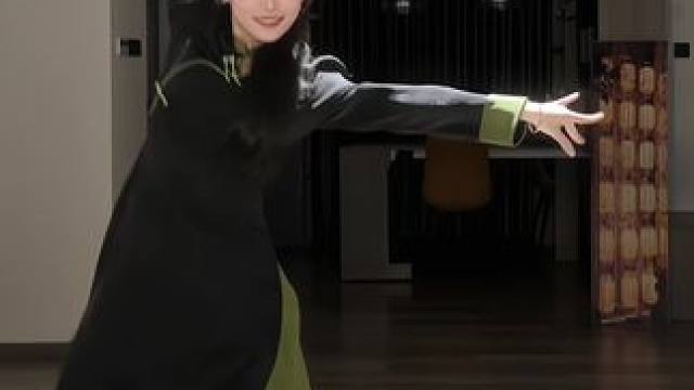 #舞蹈 草木蔓发 春山可望～#国风 #新中式 #空台戏 #氛围感