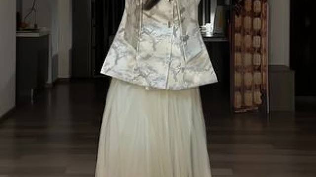 #舞蹈 “她很迷人 因为她一直擅长做自己”#古典舞 #国风 #温柔 #氛围感