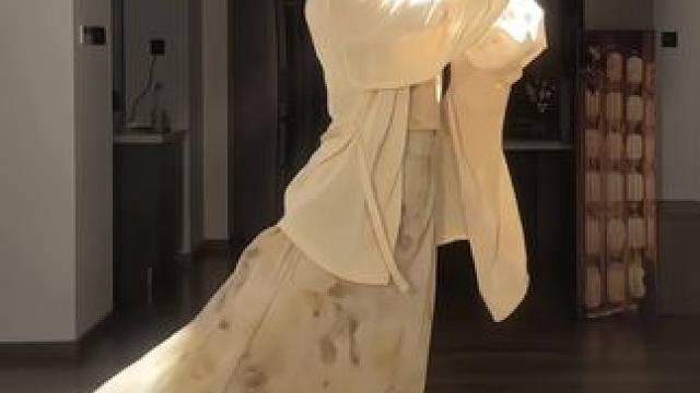 #舞蹈 “春去秋来 只盼闯入你的眼眸～”#国风 #甜妹 #请登陆我的春日视角 #温柔