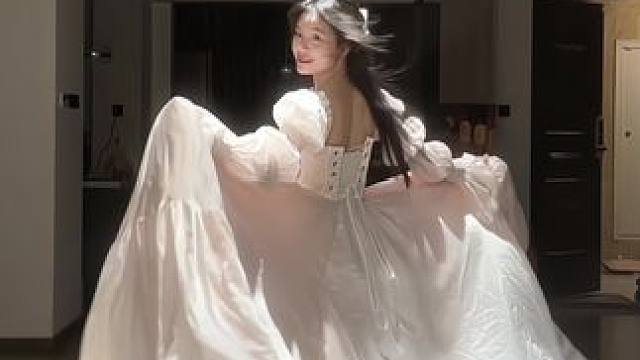 #公主裙 “一推开门就看见你的笑～”#甜妹 #氛围感 #公主