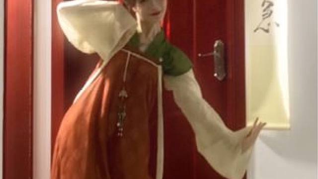 小唐俑的故事还在继续～#古典舞 #春颂舞蹈 #我的舞蹈日记 抱一丝抱一丝，又折手腕了，我真的控制不住