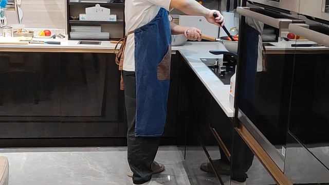 爸爸说今天给孩子们做小龙虾吃