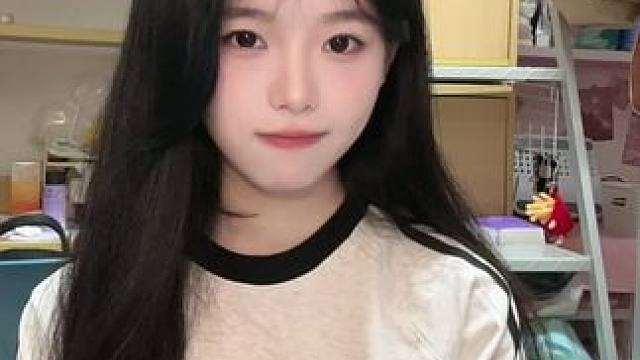 所以你们在几点睡觉#甜妹 #扭一扭