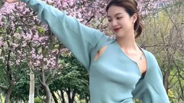 想着下完大雨之后樱花都没了，结果马拉松比赛人工干预降雨，捡漏看樱花了。#武汉樱花 #春日樱花大赏 #