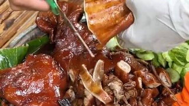 卤猪头和猪杂 #东南亚美食#乡村美食#猪头 #卤味熟食 #农村美食