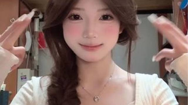 那女孩的想法总稀奇古怪 ^•ω<^ ੭
#手势舞 #甜妹 #甜甜的手势舞