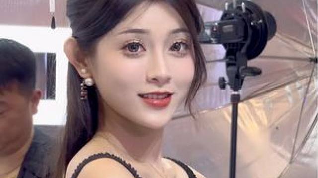 #车展现场 #美女模特 #苏州改装车展 #完美身材 #车模星甄选 @叶子大人 @叶子大人ss