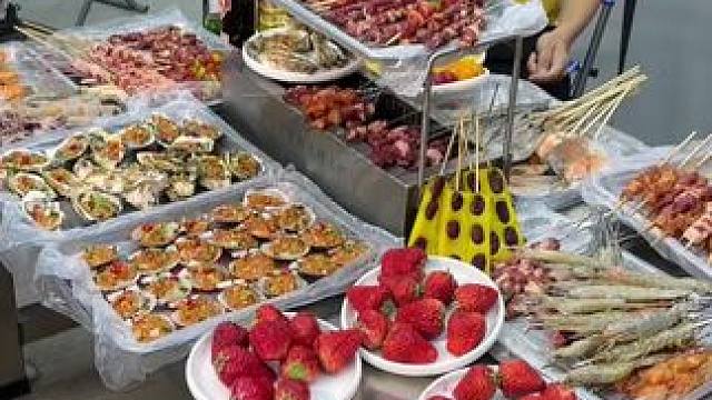 #自助 #烧烤自助 #海鲜自助 #草莓 #一起吃烧烤 李火火