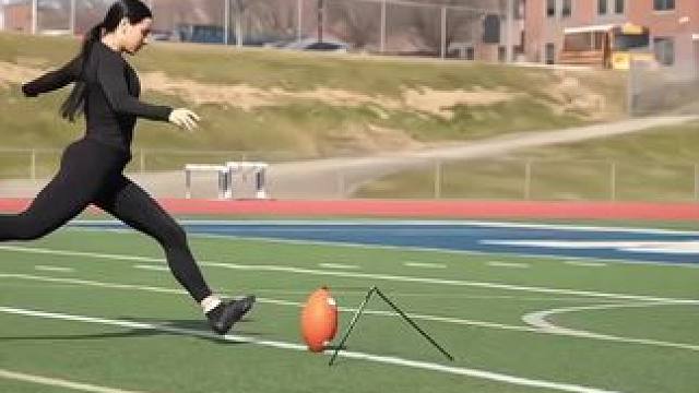 #创作灵感 你的魅力不止一面…#运动女孩 #完美身材 #辣妹穿搭 #橄榄球