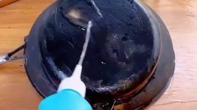 这个方法要是不好用，随时过来骂我#科普一下 #生活知识 #清洁妙招 #锅底黑垢怎么去除 #锅底除黑剂