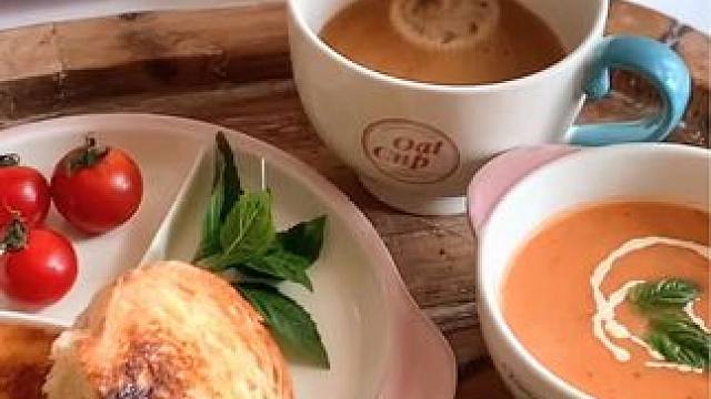 早餐奶酪吐司+番茄浓汤+拿铁咖啡#我的厨房日记 #春日好食光 #早餐吃什么 #今天你喝咖啡了吗 #动