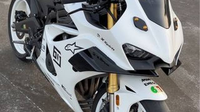 凯越450碳纤维后驼峰，➕碳纤维油箱顶安排#凯越450rr #kove凯越机车 #机车 #超酷