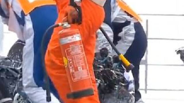 这可不是游戏，真实赛事记录！当摩托车时速高达到200km/h情况下失控？你会是怎么样的选择？接下来我