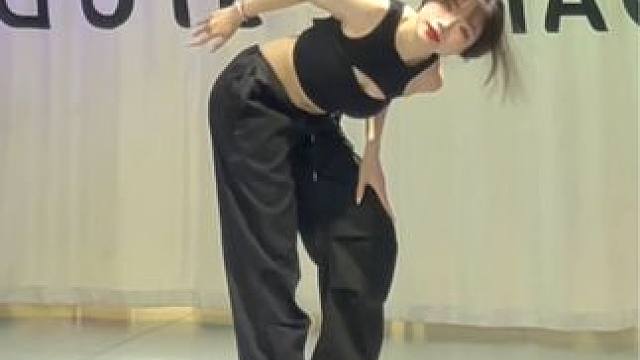 今天跳点御姐风#partygirls编舞 #翻跳 #partygirls #热门舞蹈 #基础爵士