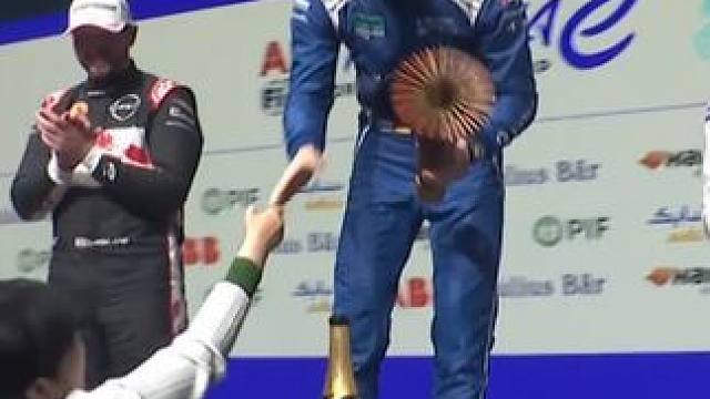 今天他终于明白了“乐极生悲”这个成语是什么意思 #赛车 #FE电动方程式