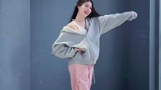 #翻跳 #零基础学舞蹈 #沐颜编舞 #tellme 刚刚音乐错了！我恨！重发这个适合春天的小甜舞