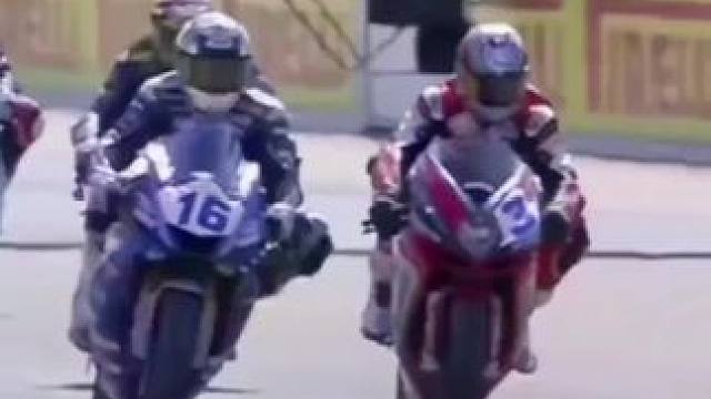 #摩托车比赛 #封闭场地请勿模仿 #专业动作请勿模仿 #赛道 #危险动作请勿模仿