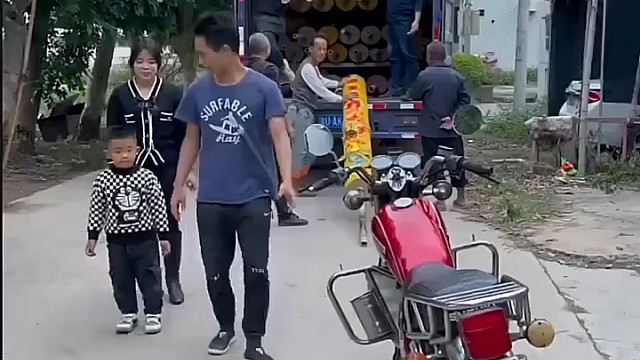 帅哥的脚杆太有力了[赞]