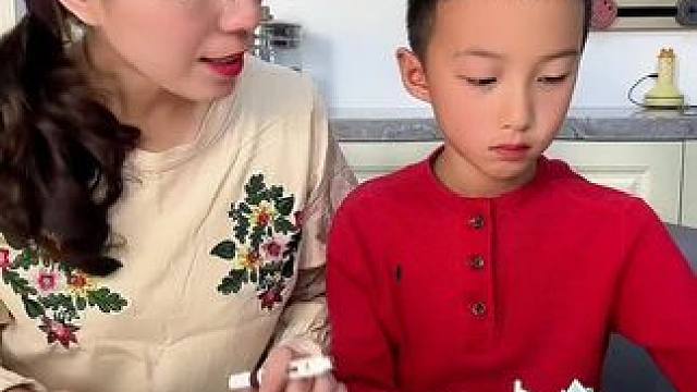 #万万没想到 #亲子互动 #母子日常 
这么复杂的图形竟然一笔画出来了！真行啊！！