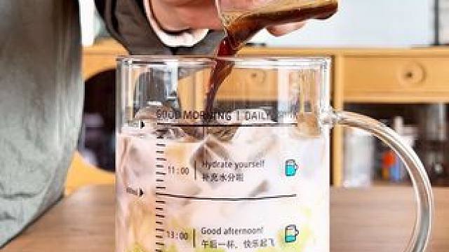 今天来喝牛油果拿铁！早上来一杯饱腹感超强！#牛油果 #今天你喝咖啡了吗 #自制饮品 #快艾特你的咖啡