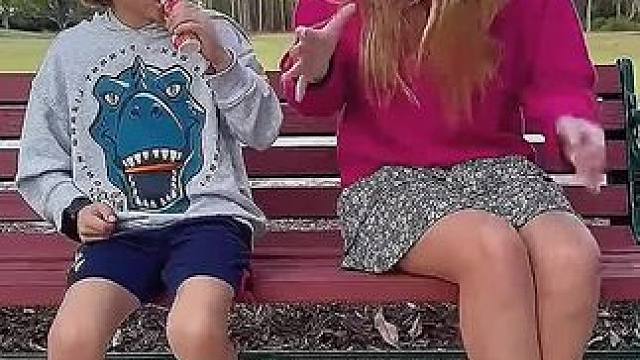 #外国人真会玩 #搞笑配音 姐姐的酸奶掉地上了，看这个弟弟会怎么做