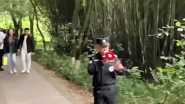 这破班是一秒钟不想多上，门卫tm的开门！！！