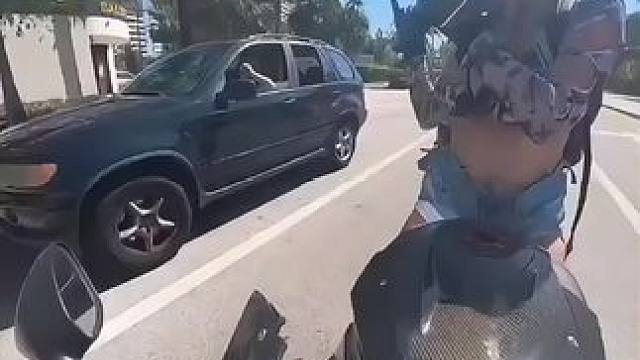 今天给兄弟们爆一波福利 。#每个男人都有一个机车梦 #身体和灵魂总有一个在路上 #摩托女骑手