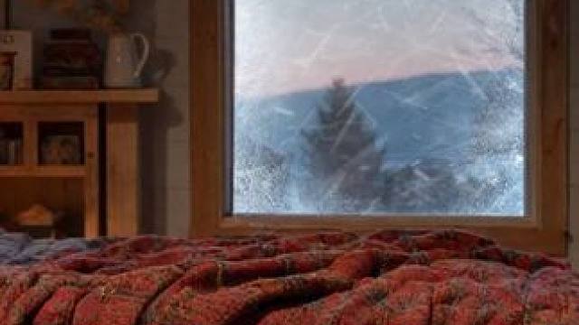 暴风雪在傍晚到来，这里有间温暖舒适的小屋，炉火声，风雪声 #白噪音 #助眠声音 #睡眠音乐 #催眠疗