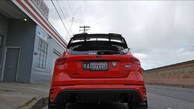 给大家听听现在我小红拖拉机的排气声#热门 #福克斯RS #福克斯RS限量版 #排气声浪 #拖拉机声浪