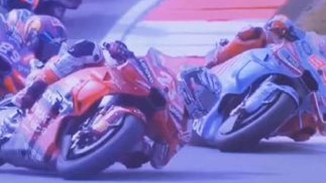 真的这么丝滑了吗？雨天大战…#专业动作请勿模仿 #机车 #压弯 #摩托车比赛 #motogp