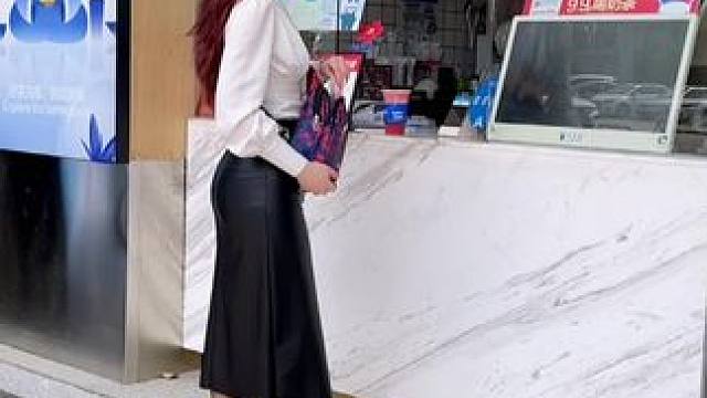 超级百搭的胸包才个位数，跟谁说谁都不信，高颜值超实用#胸包  #百搭胸包  #单肩斜挎包