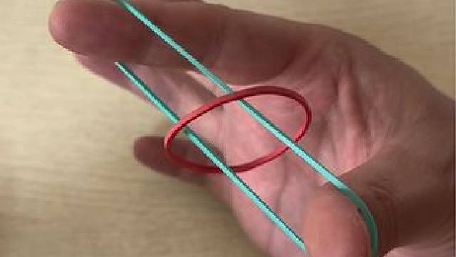 #魔术教学 #玩个很新的东西 #实用小技巧 揭秘皮筋教学，慢动作操作