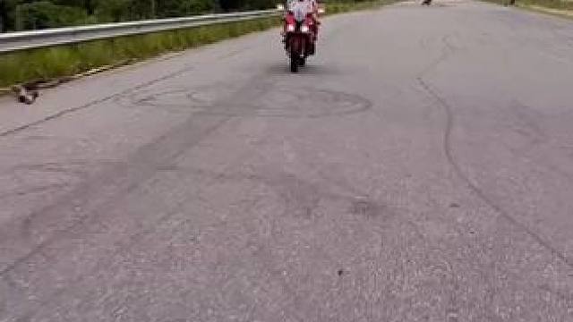 狂躁哥今天算是栽了跟头，最后有你们想要的。  #暴力摩托 #排气声浪 #翘头 #这么刺激的摩托越野赛