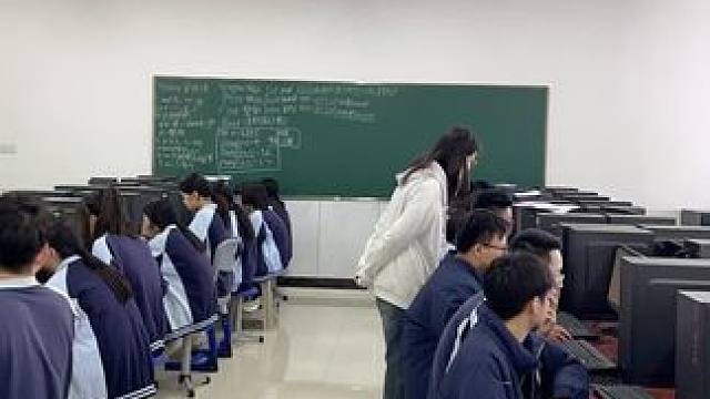 信息技术和体育训练营暂时告以段落，感谢宋老师的辛苦付出，感谢各位领导和科任老师的积极配合，接下来孩子