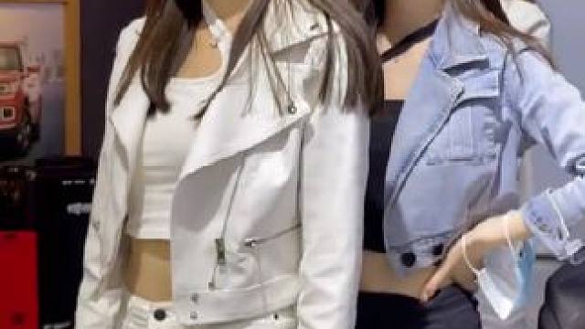 #车展模特 #模特美女 #全网笑容最治愈女孩 #邻家女孩 #美女穿搭