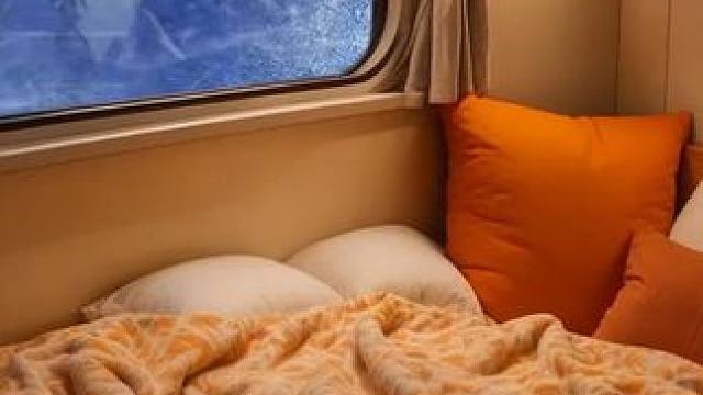 在开往远方的列车包厢里，风雪声，铁轨声，放松助眠氛围 #白噪音 #助眠声音 #睡眠音乐 #催眠疗愈 